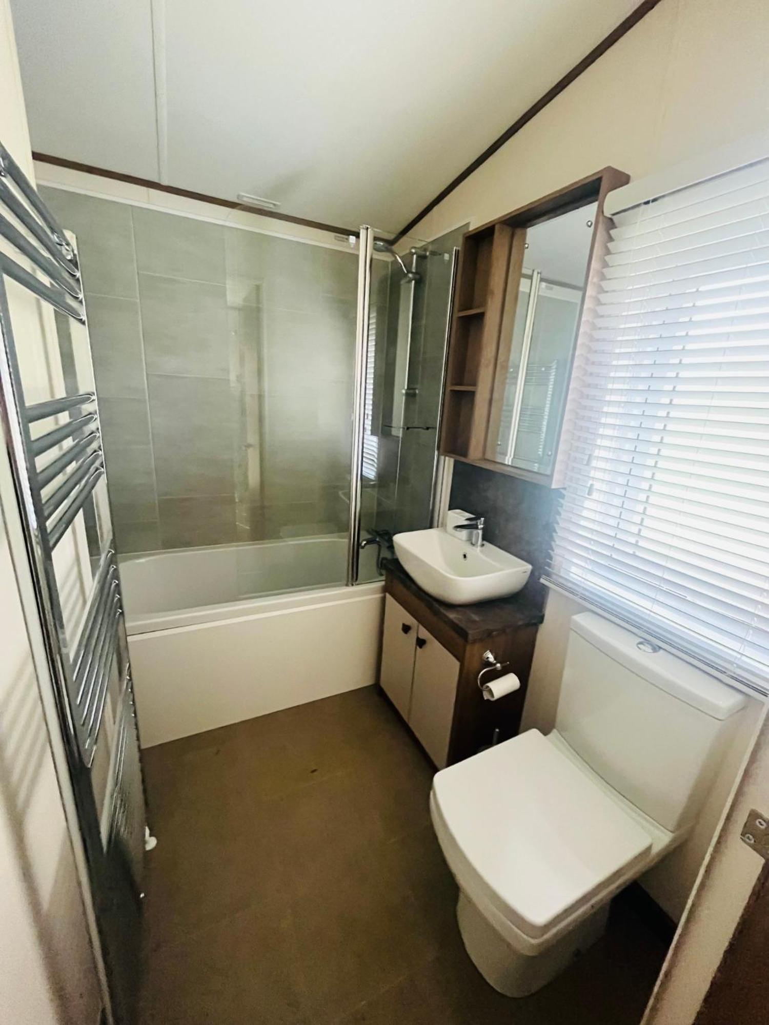 Lakeside Escape With Hot Tub York Exterior photo